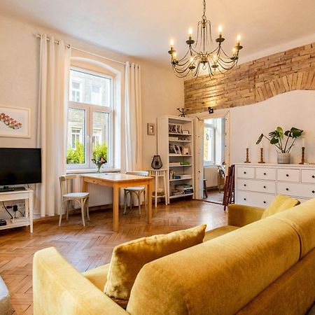 Historical Wine Apartment Bratislava Extérieur photo