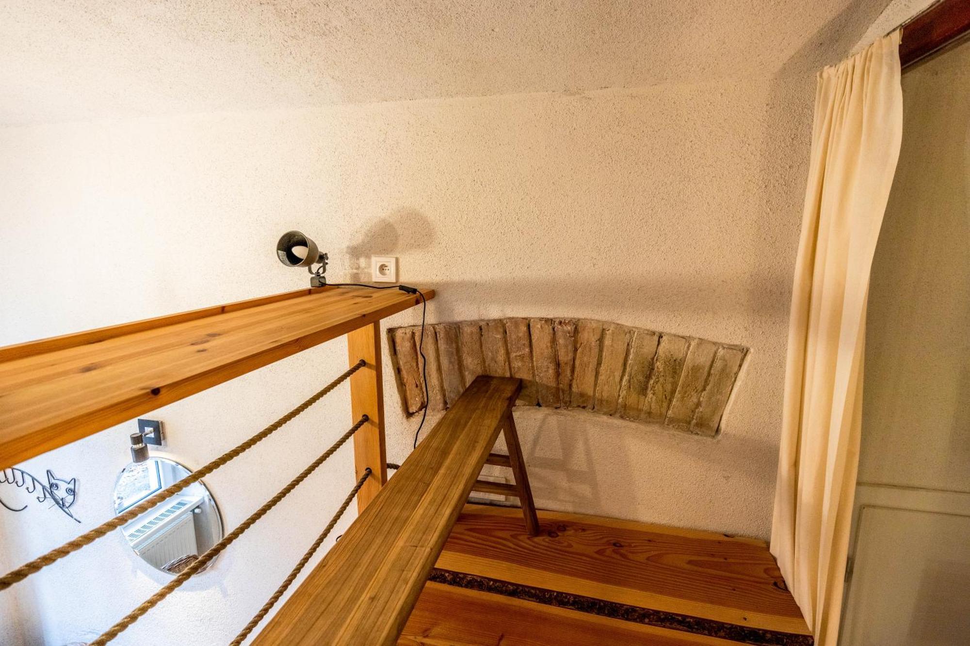 Historical Wine Apartment Bratislava Extérieur photo