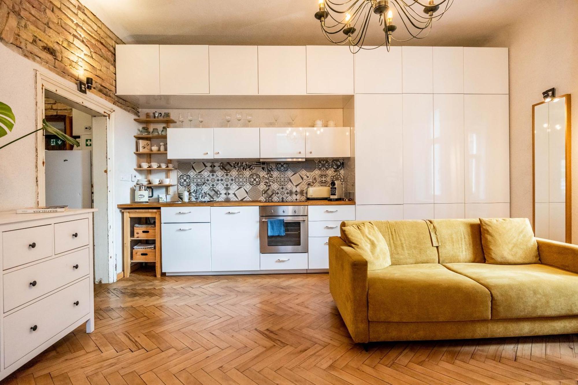 Historical Wine Apartment Bratislava Extérieur photo